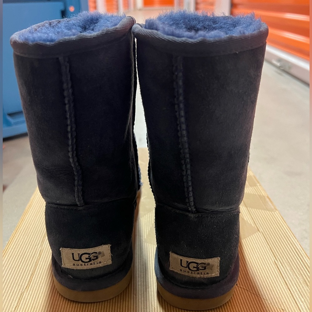 Navy blue uggs women size 5
